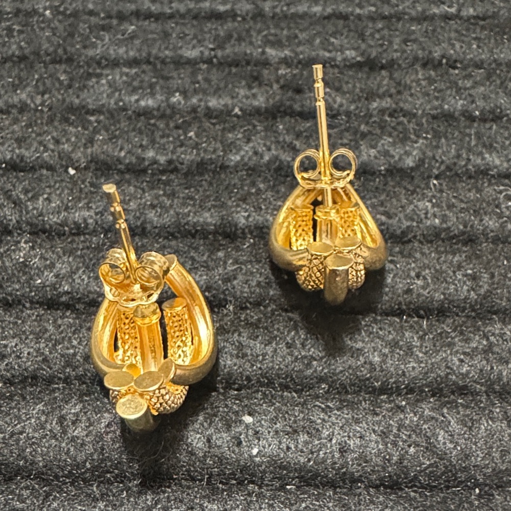 18K Saudi Gold Earrings 1.3 Grams - Picture 4 of 7